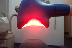 Лазеры чаще всего используются в медицинской промышленности для диагностики и лечения, и многие из этих лазеров излучают ультрафиолетовое излучение